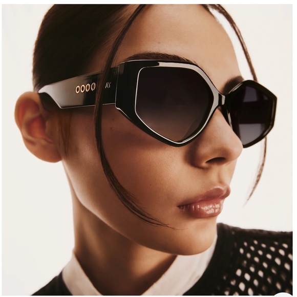 Quay hot gossip geometric black frame smoke lens sunglasses and canvas pouch new - Picture 1 of 6